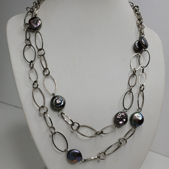 Effervesent Freshwater Gray Pearl Loop Necklace - Picture 3 of 9